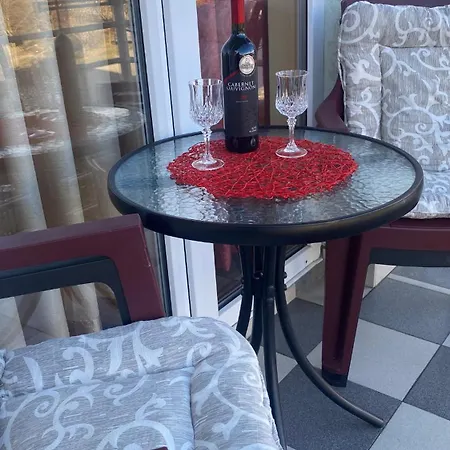 Red U Vrnjackoj Banji アパート